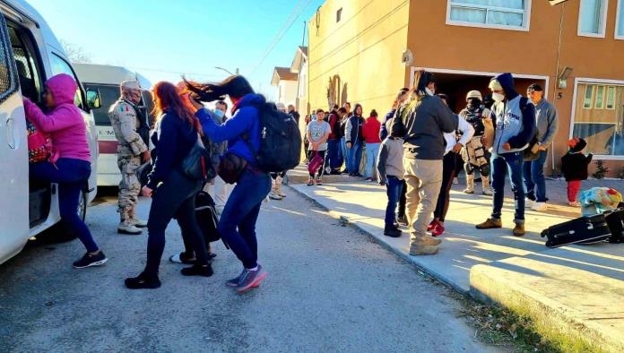 Detienen a 60 migrantes  y  dos polleros