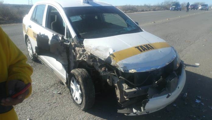 Ocasiona taxista accidente vial al manejar sin precaución