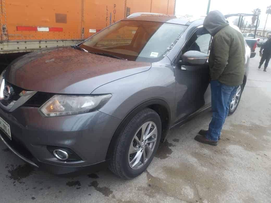 Imprudente conductora se impacta en tráiler