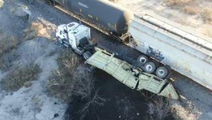 FUERTE ENCONTRONAZO DE TRÁILER CON TREN EN NAVA