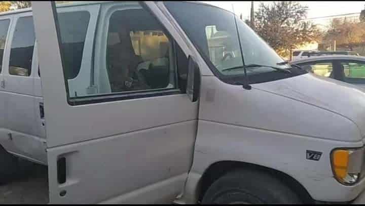 Arde camioneta  del motor