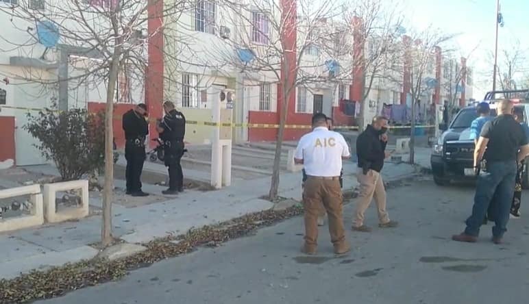 JOVEN SALE POR LA PUERTA FALSA EN ACUÑA