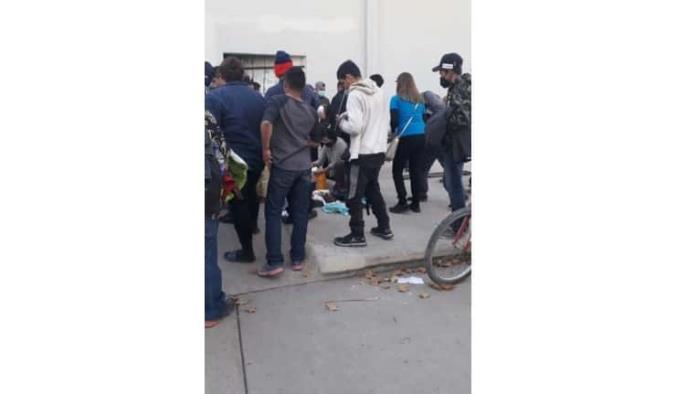 Apoyan a  migrantes con comida y cobijas