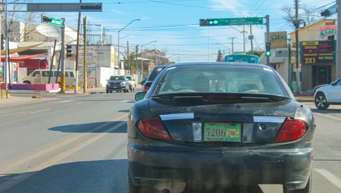 Inicia importación de autos chuecos
