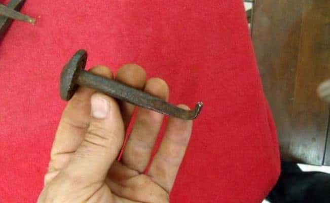 Curandero encaja clavo en la cabeza de embarazada “para tener un niño”
