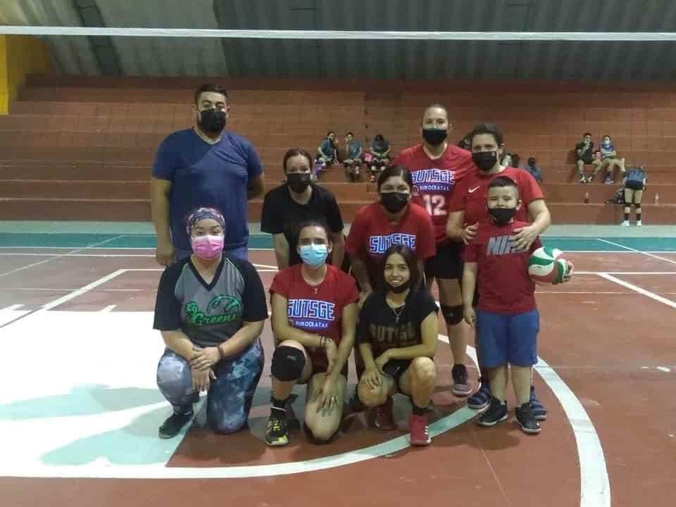 NOCHES DE LIGA  EN EL VOLEIBOL