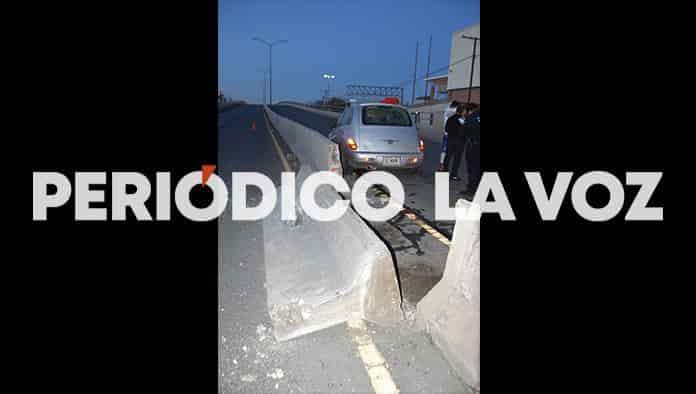 Remata a perrito y se embarra en puente