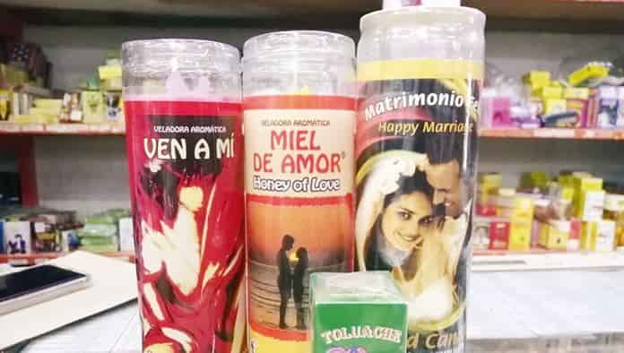 Ciudadanos buscan productos de hechicería para atraer al ser amado.