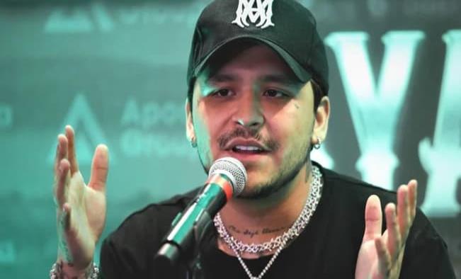 Christian Nodal furioso por su ruptura expone a Belinda en Twitter