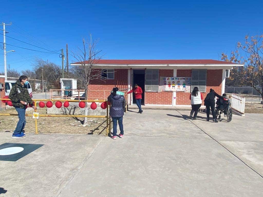 Festejan niños del CAM