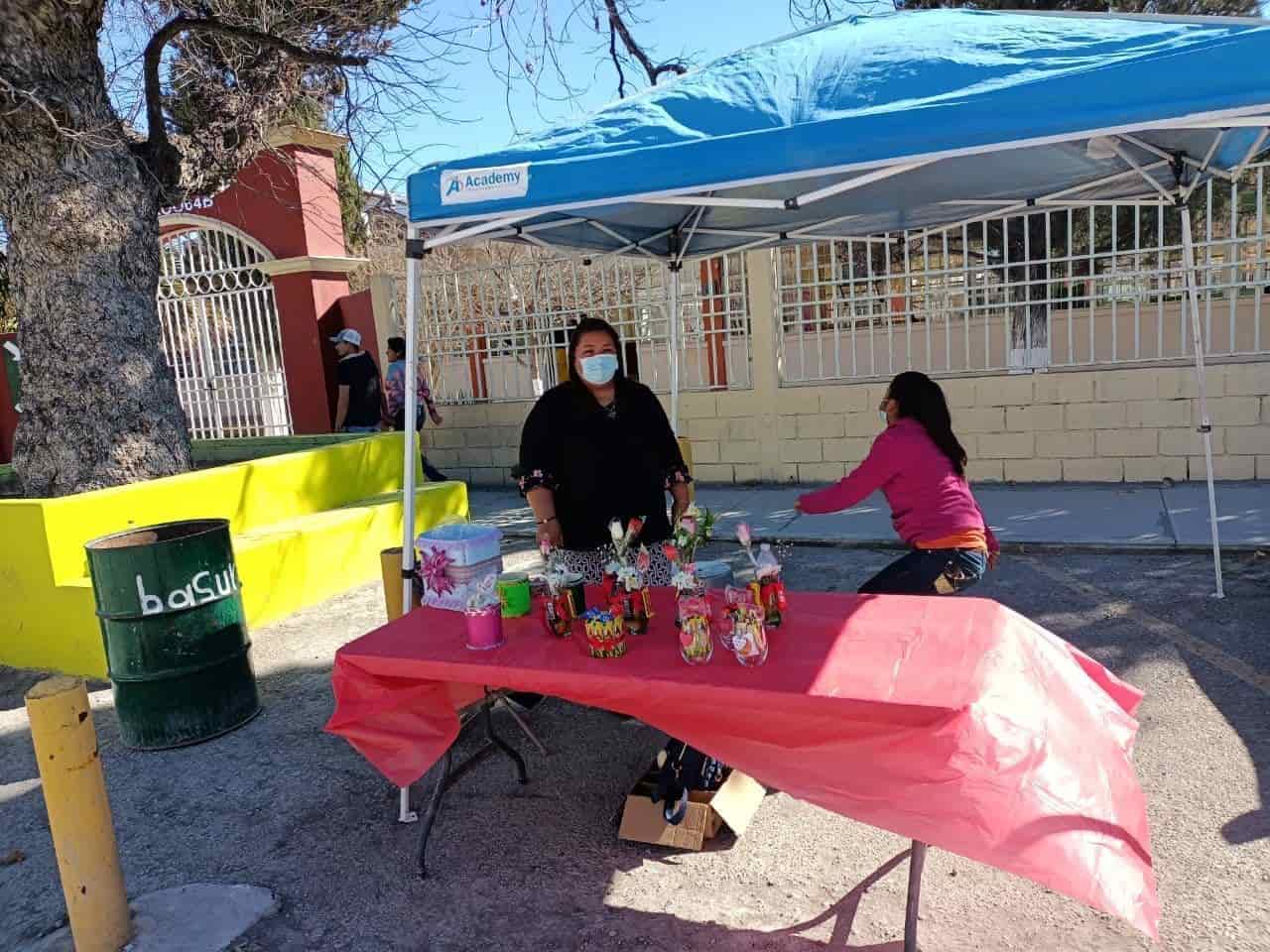 Aprovecha venta de San Valentín  para apoyar a su madre