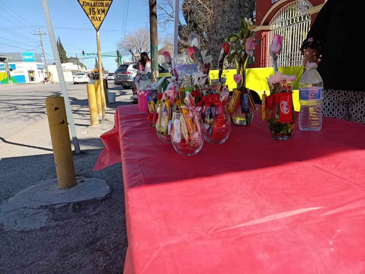 Aprovecha venta de San Valentín  para apoyar a su madre