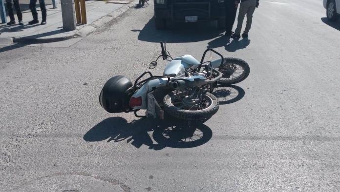 Embiste a motociclista