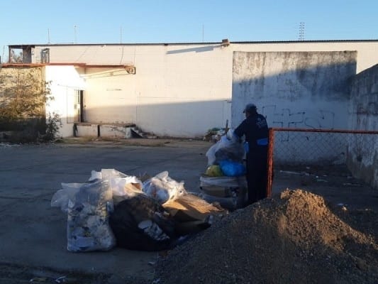 Sancionan  a mueblería  por basura