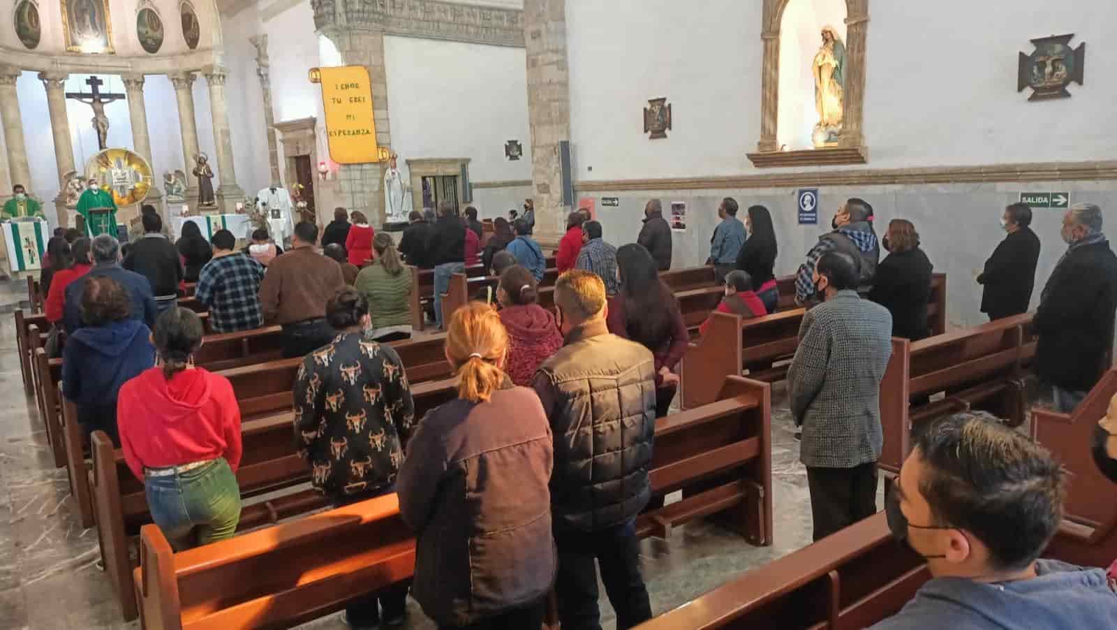 Pide iglesia ser felices a feligreses