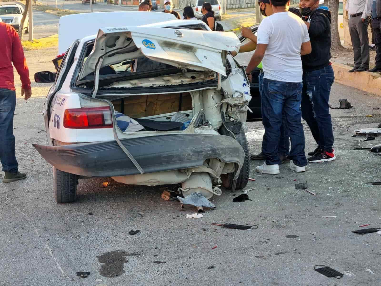 Fuerte encontronazo y volcadura