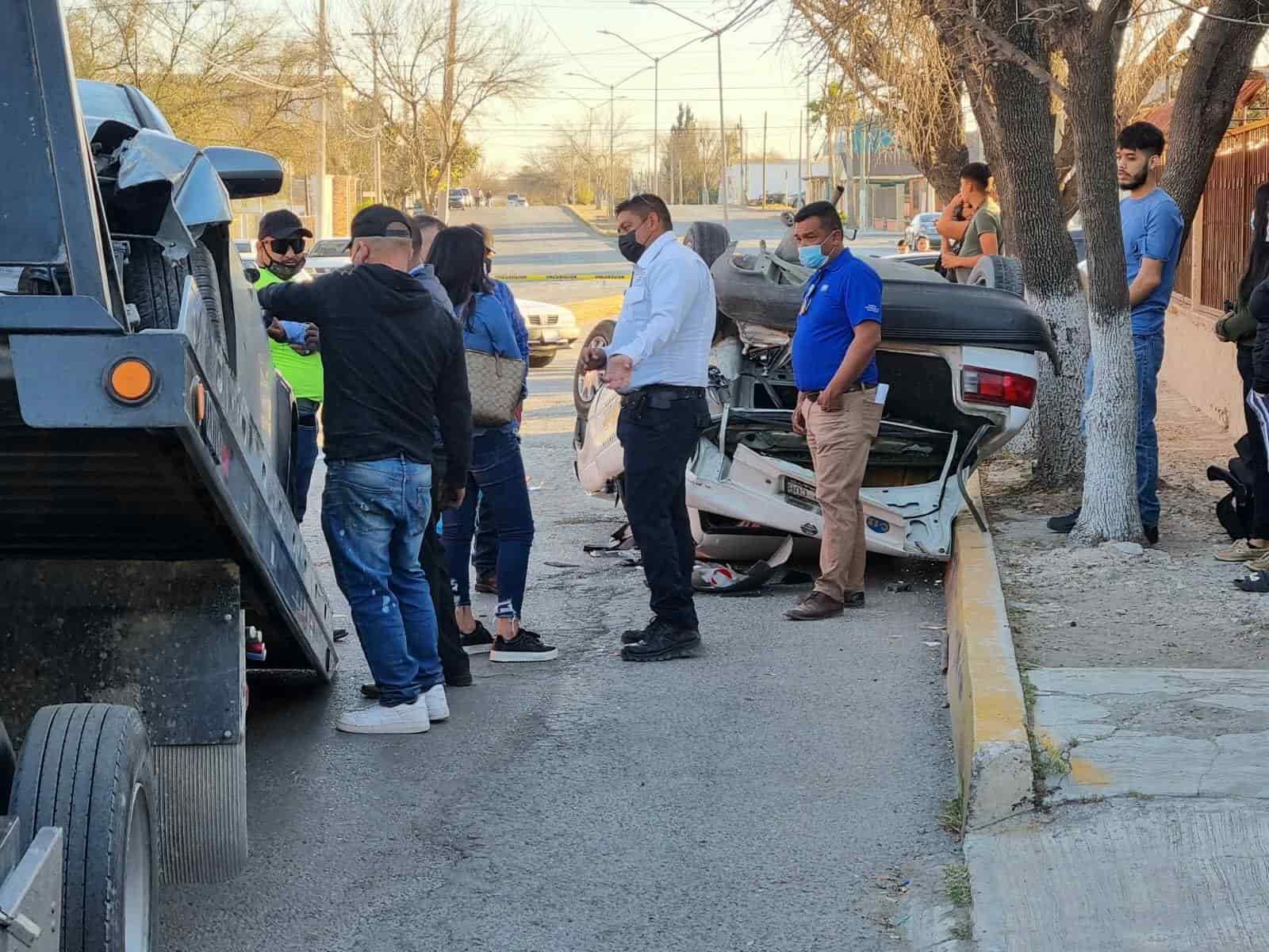 Fuerte encontronazo y volcadura
