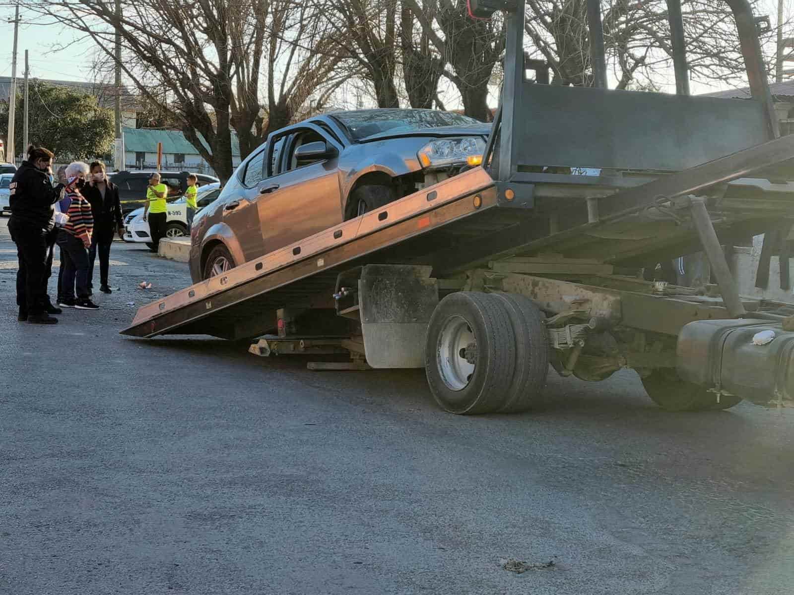 Fuerte encontronazo y volcadura