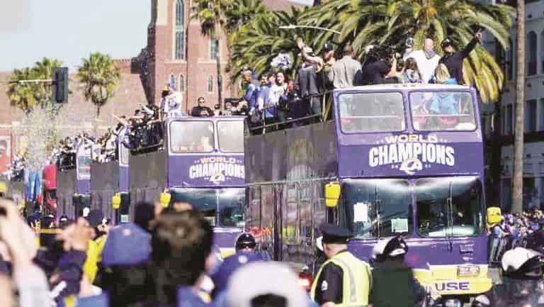 Desfilan los campeones Carneros