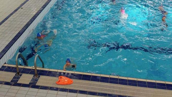 Queman’  con cloro a  9 menores  en alberca olímpica