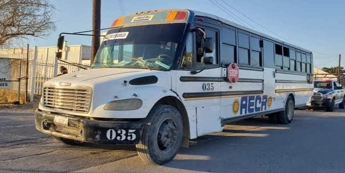 Despistado camionero causa choque al atravesarse