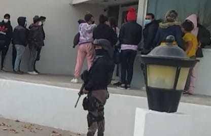 Caen tres `polleros´ con 50 migrantes
