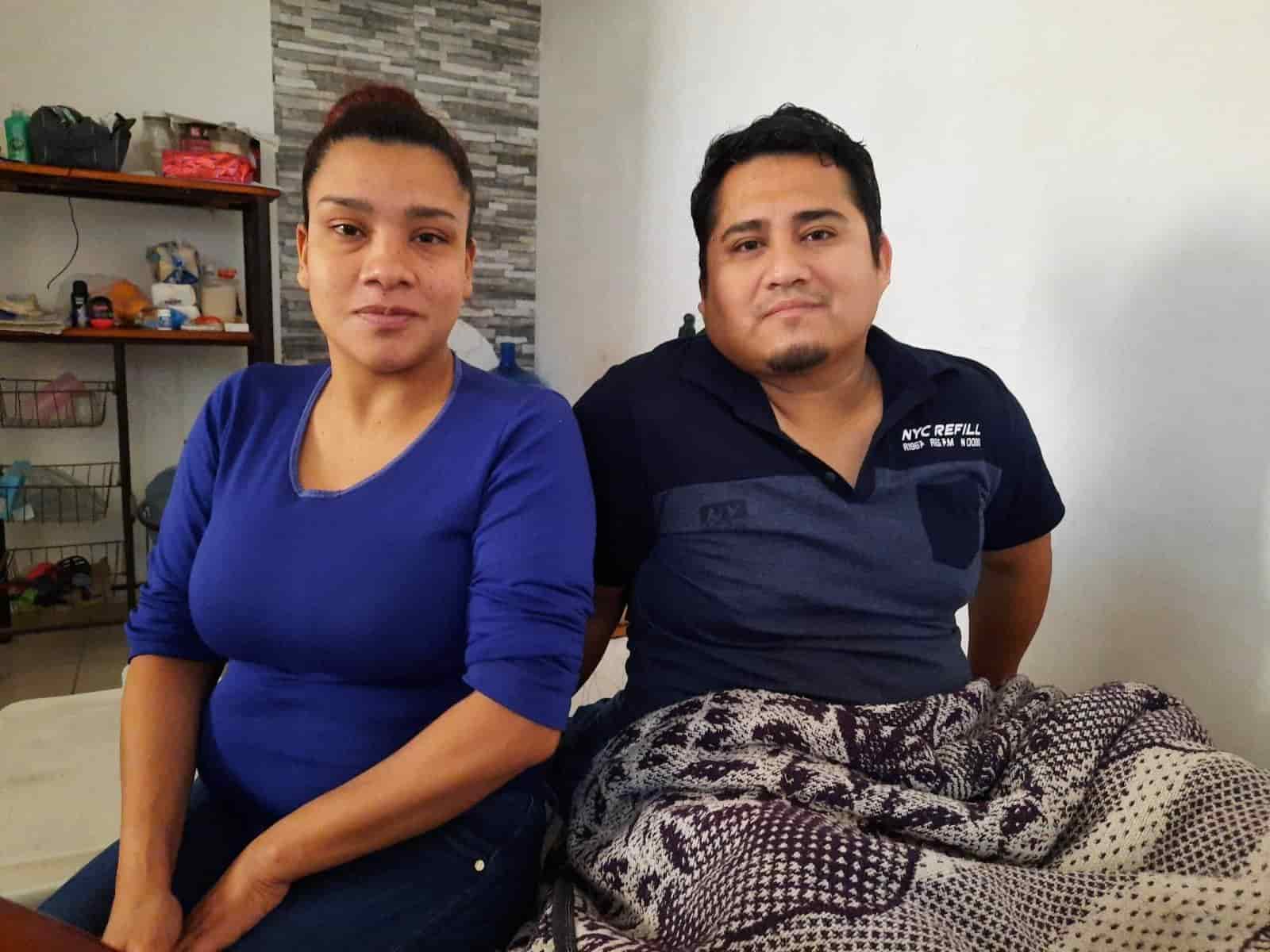 Su esposa es quien lo cuida.