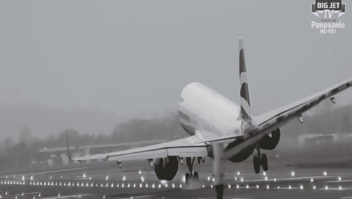 Drama en el aire: Avión a punto de estrellarse por fuertes vientos