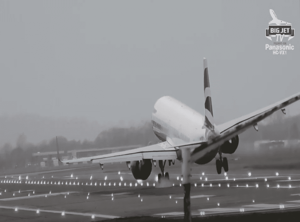 Drama en el aire: Avión a punto de estrellarse por fuertes vientos