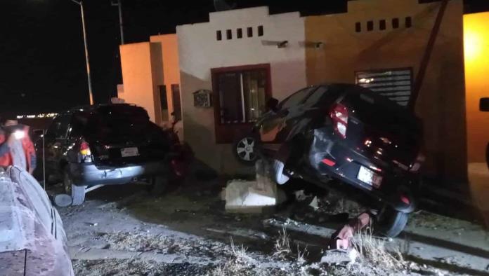 Sale del camino y cae en camioneta al estilo “Rápido y Furioso de Acuña”