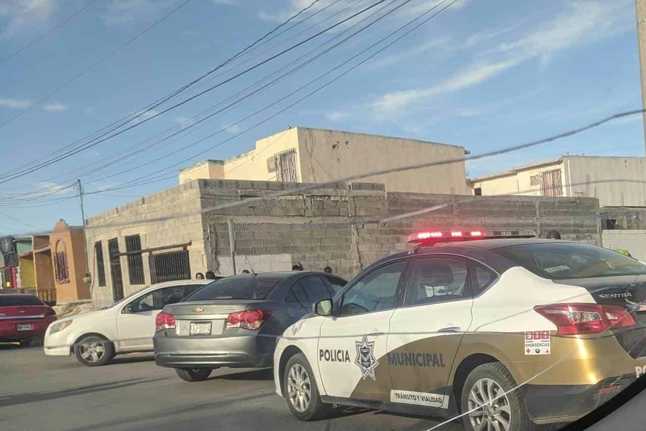 Provoca choque al atravesarse