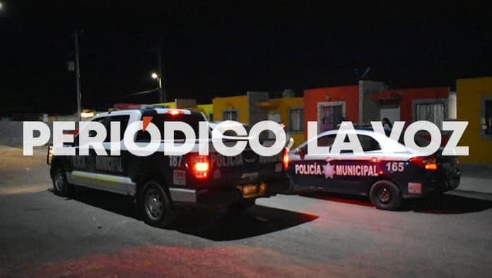 Sale huyendo al golpear a esposa