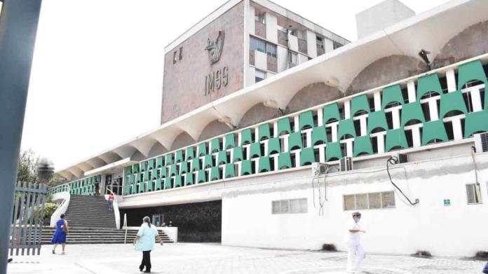 Corre IMSS a traficante de servicios funerarios