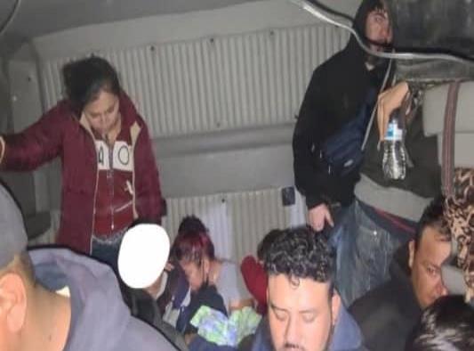 Aseguran a 17  migrantes