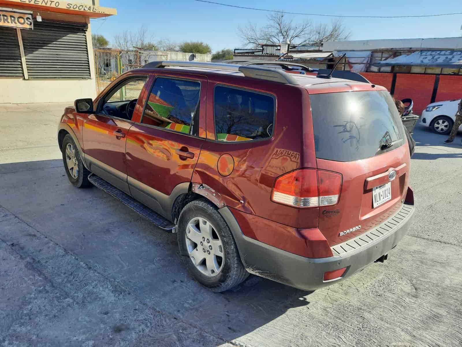 Se lleva de corbata a motociclista