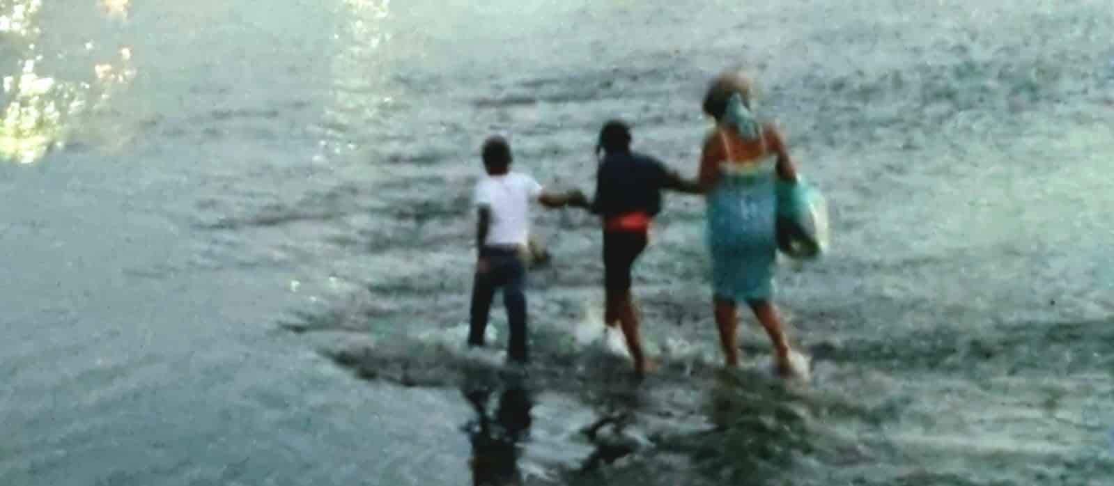 Cruzan el Río Bravo migrantes haitianos y  llevaban 2 menores