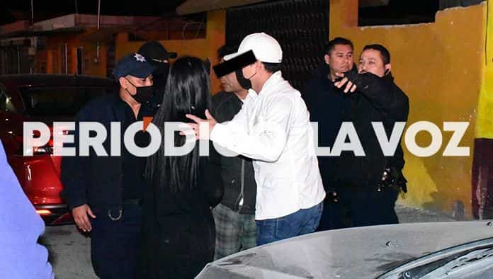 Arma pareja escandalazo