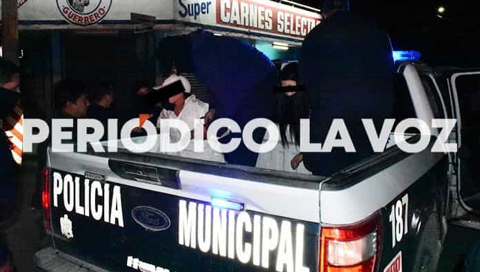 Arma pareja escandalazo