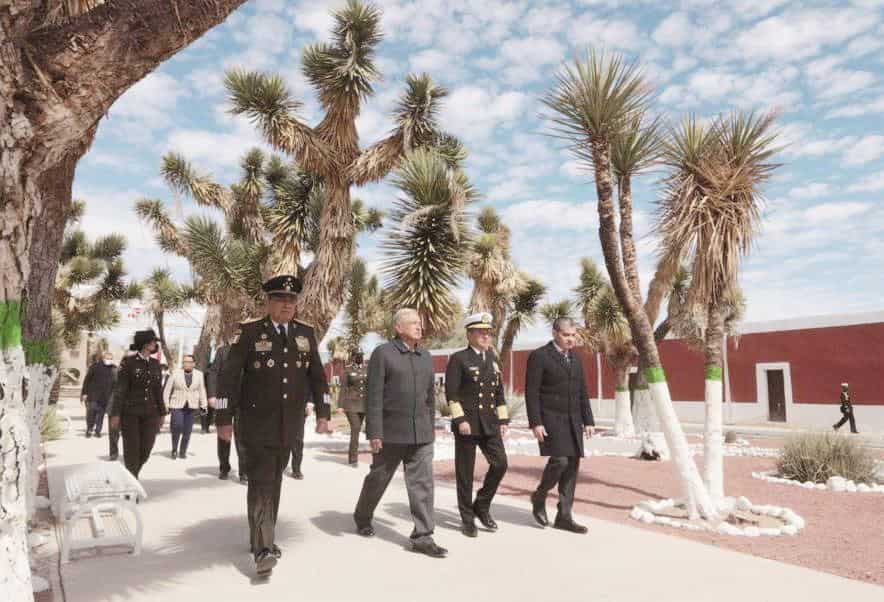Celebran AMLO y MARS aniversario del ejército