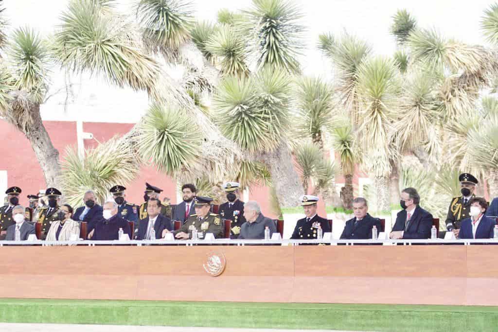 Celebran AMLO y MARS aniversario del ejército