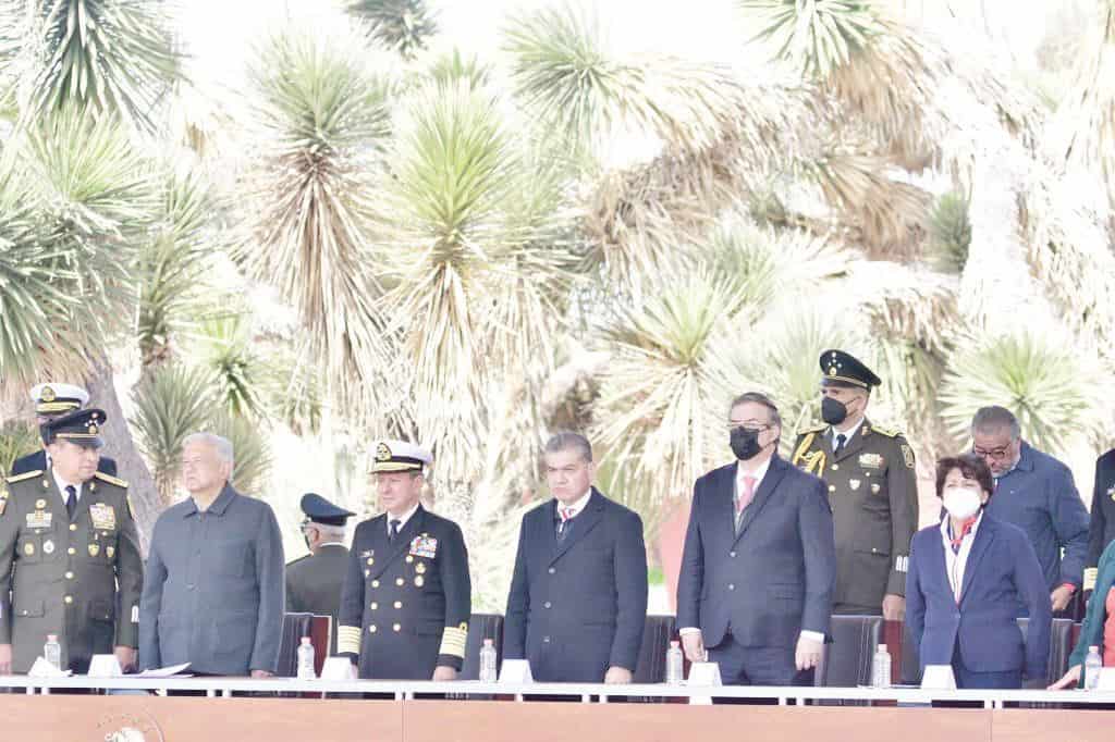 Celebran AMLO y MARS aniversario del ejército