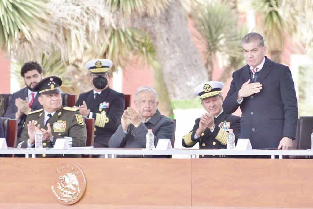 Celebran AMLO y MARS aniversario del ejército