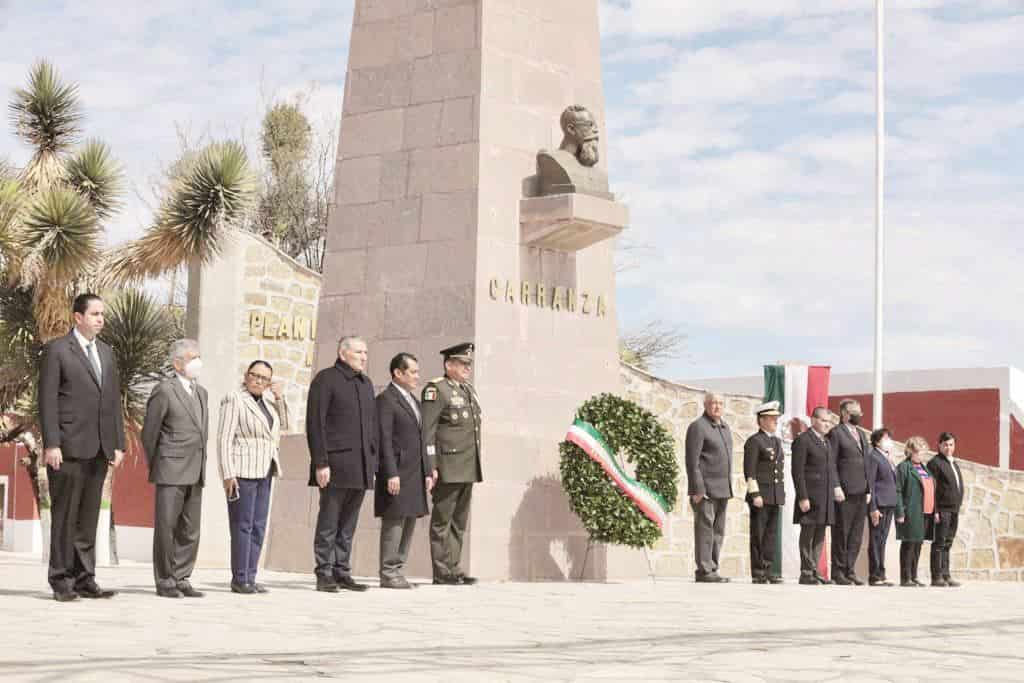 Celebran AMLO y MARS aniversario del ejército