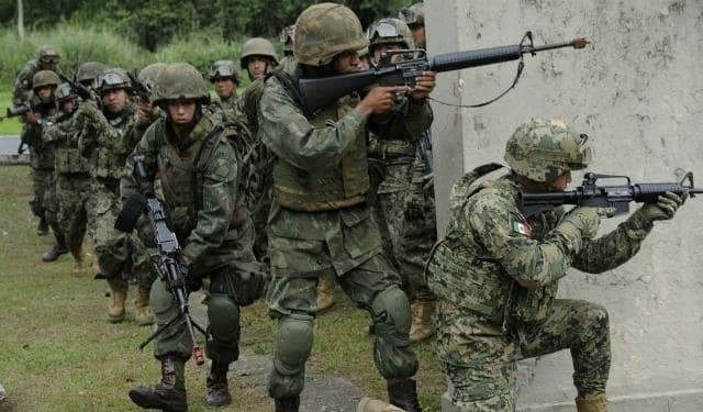 Bisnieta, nieta, hija y viuda de un soldado