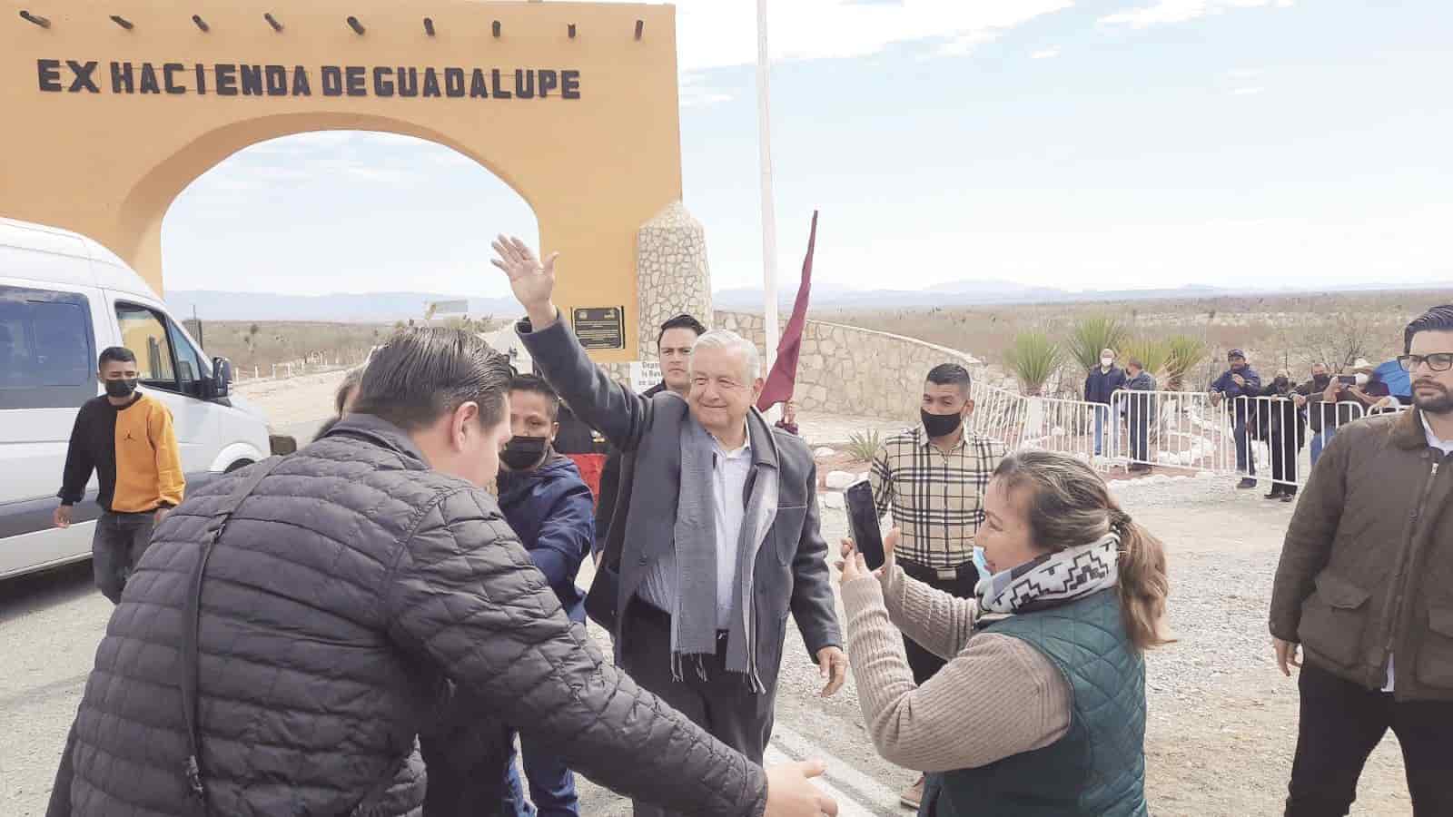 Lo ovacionan y ‘casi’ llora