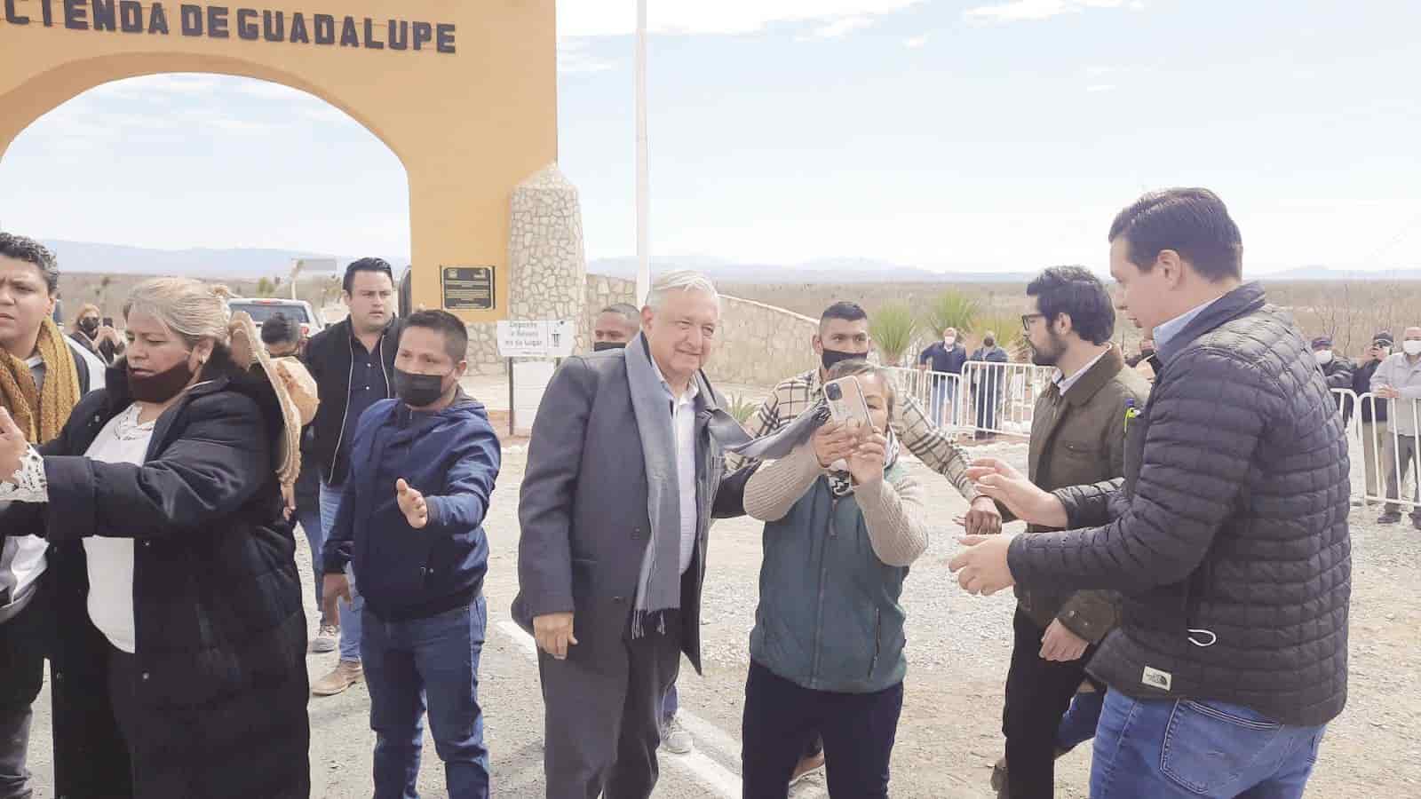 Lo ovacionan y ‘casi’ llora