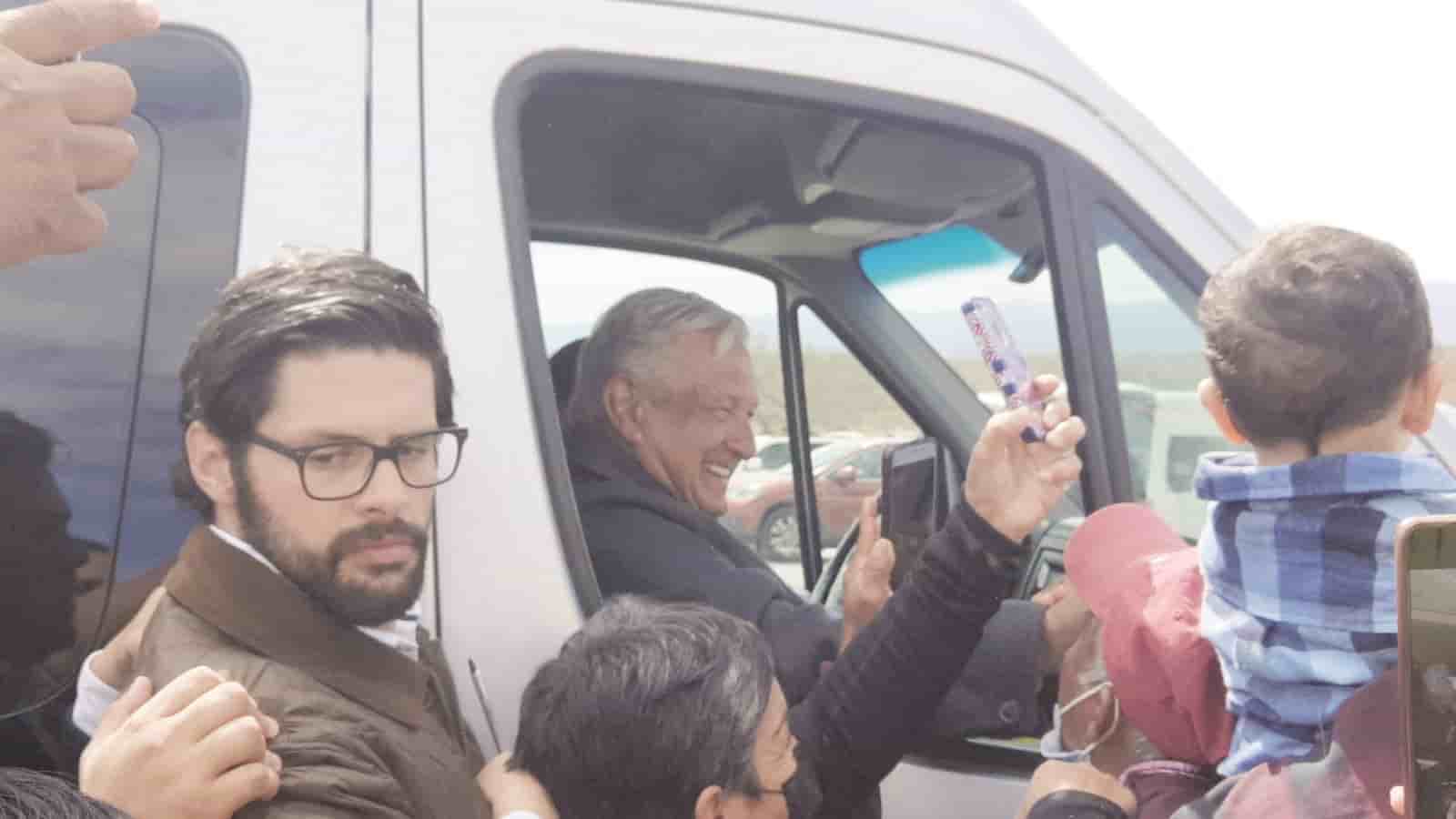 Lo ovacionan y ‘casi’ llora