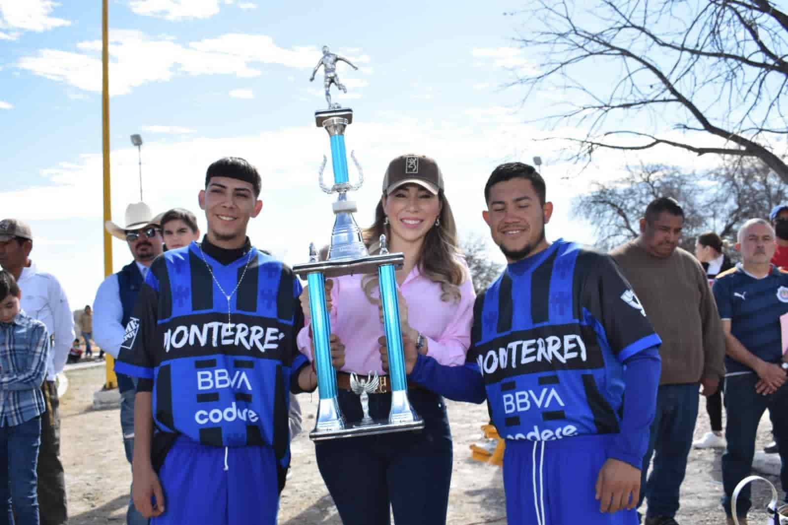 Preside Alcaldesa Tania Flores inauguración de la Liga Municipal de Futbol de Palaú