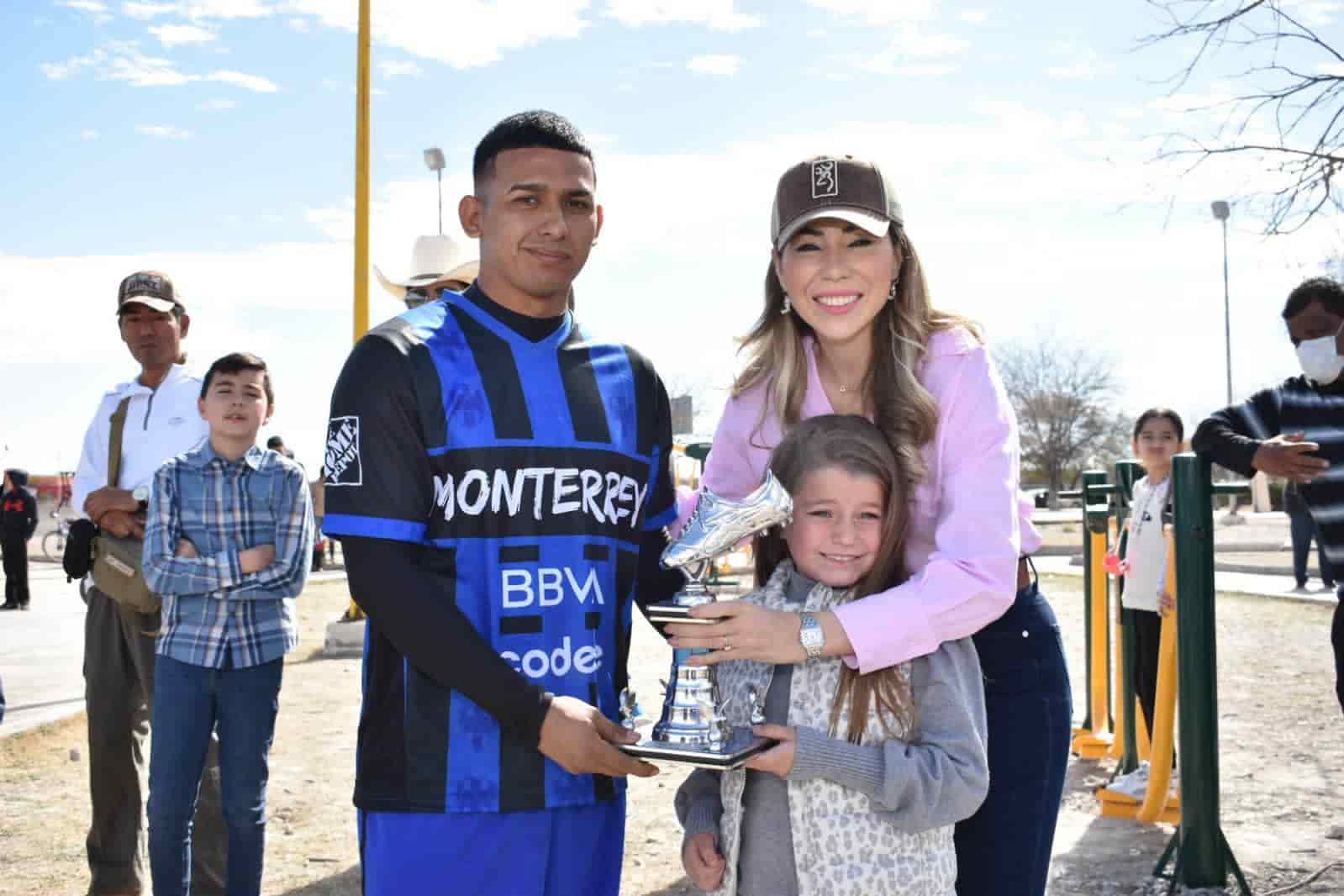 Preside Alcaldesa Tania Flores inauguración de la Liga Municipal de Futbol de Palaú