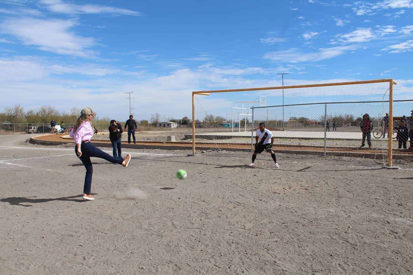 Preside Alcaldesa Tania Flores inauguración de la Liga Municipal de Futbol de Palaú